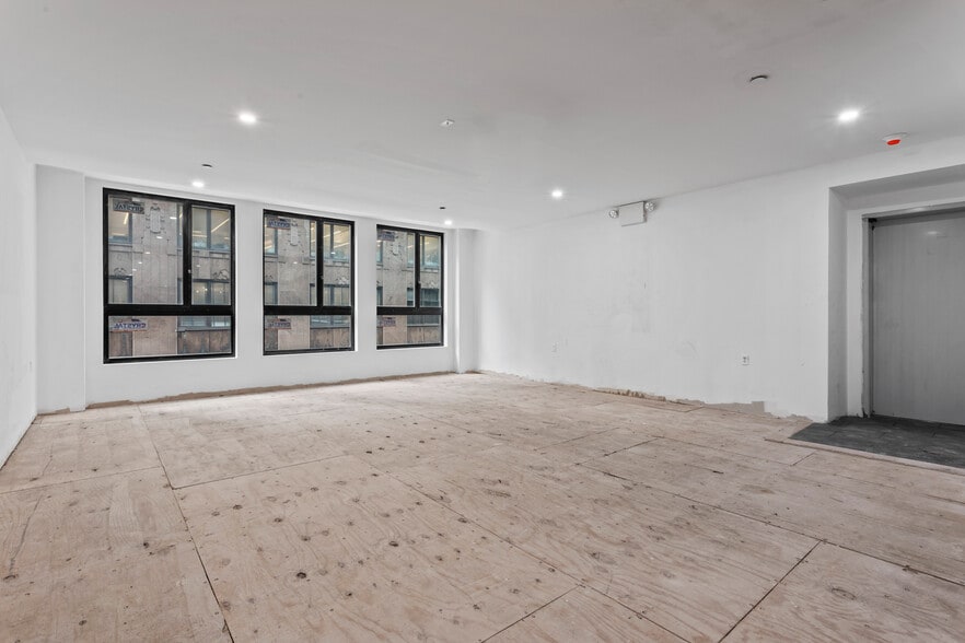 More Photos Of 203-205 W 38th St, New York Office For Lease