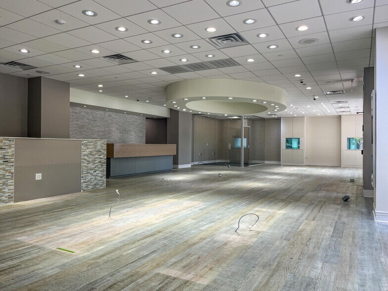 More Photos Of 101 1st Ave SW, Rochester Hotel For Lease