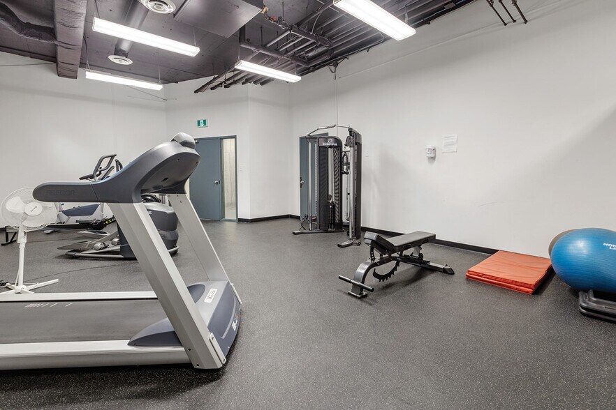 More Photos Of 2249 Carling Ave, Ottawa Office For Lease