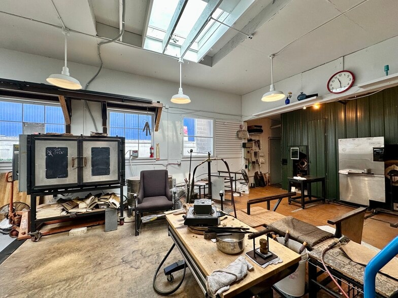 More Photos Of 5416 Shilshole Ave NW, Seattle Warehouse For Sale