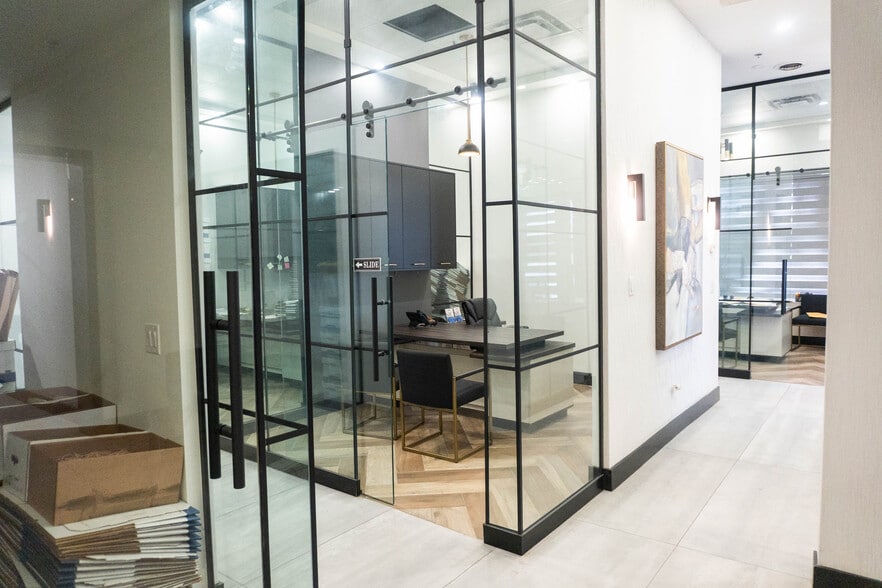 More Photos Of 2565 Steeles Ave E, Brampton General Retail For Sale