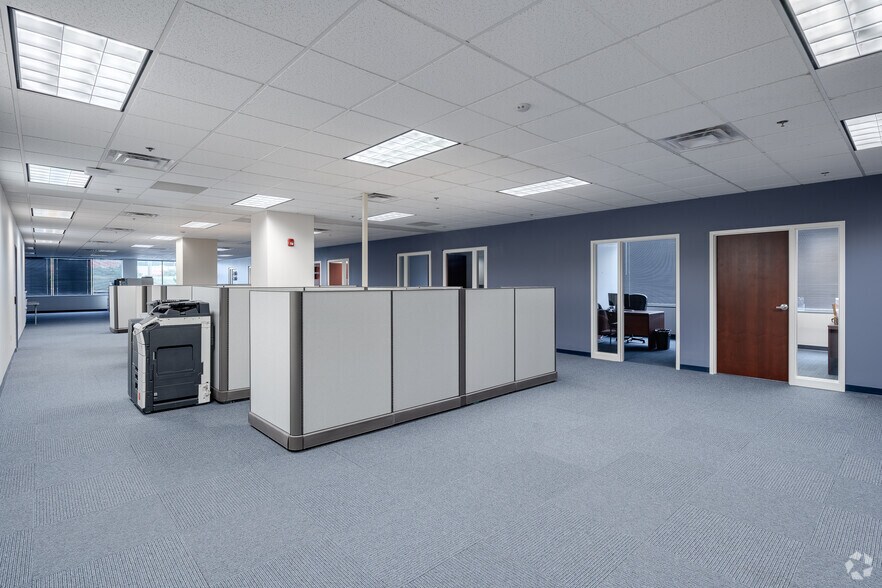 More Photos Of 650 Naamans Rd, Claymont Office For Sale