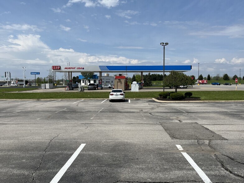 More Photos Of 2513-2521 E North St, Kendallville Storefront For Lease