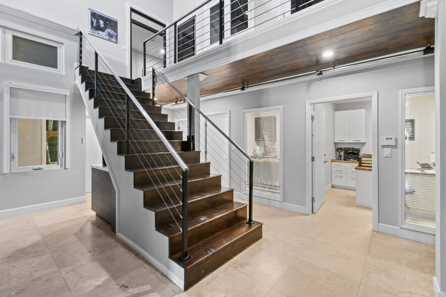 More Photos Of 5401 N Haverhill Rd, West Palm Beach Warehouse For Lease