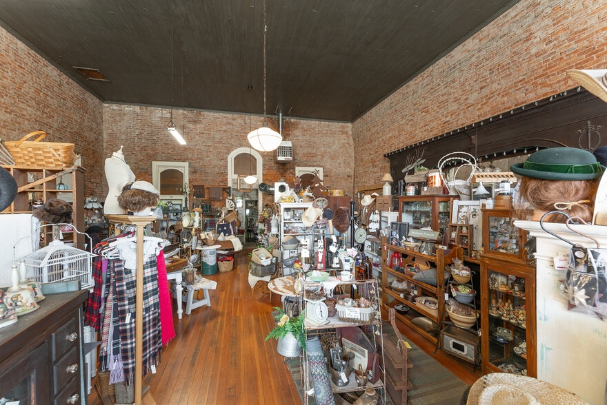 More Photos Of 110 Locust St, Oakland Storefront For Sale