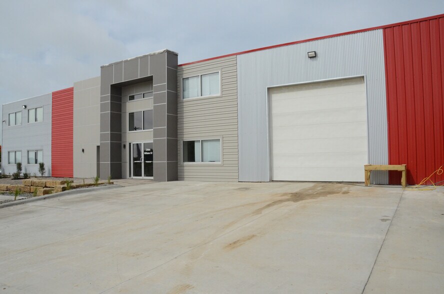 More Photos Of 21866 Williams Cir, Gretna Warehouse For Lease
