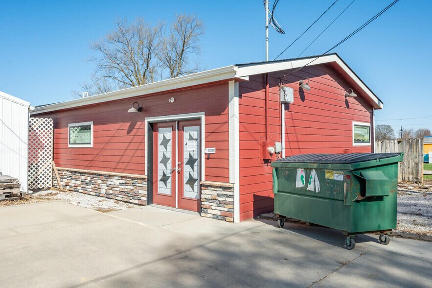 More Photos Of 15 Main St SE, Bondurant Storefront For Sale