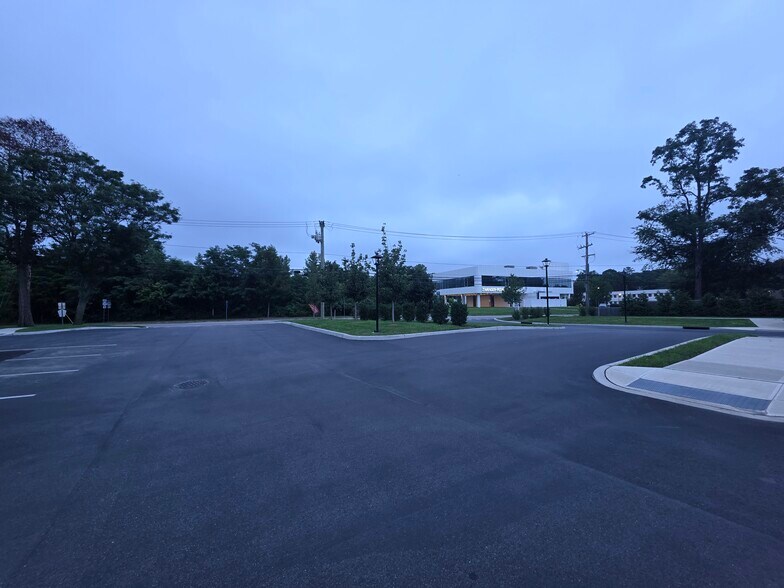 More Photos Of 400 Townline Rd, Hauppauge Office For Lease