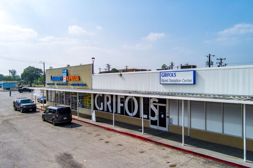 More Photos Of 2118 S Zarzamora St, San Antonio Unknown For Lease