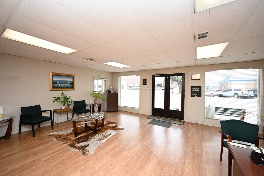 More Photos Of 805 12th St, Hempstead Office Residential For Sale