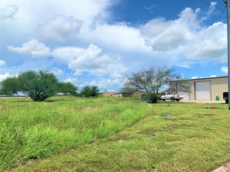 More Photos Of Handley St and HWY 290, Brenham Land For Lease