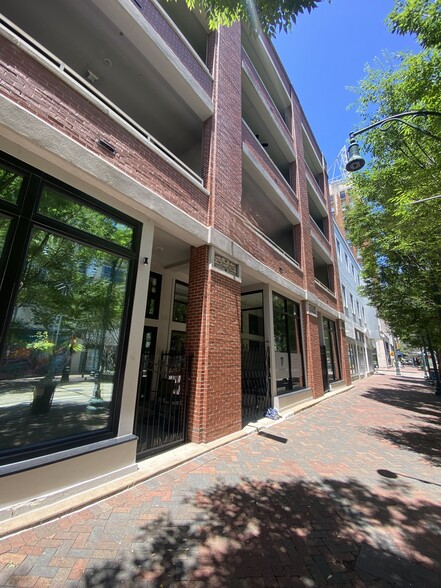 Primary Photo Of 95 S Main St, Memphis Storefront Retail Office For Sale