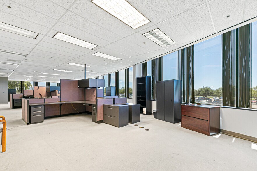 More Photos Of 601 S Sanden Blvd, Wylie Medical For Lease
