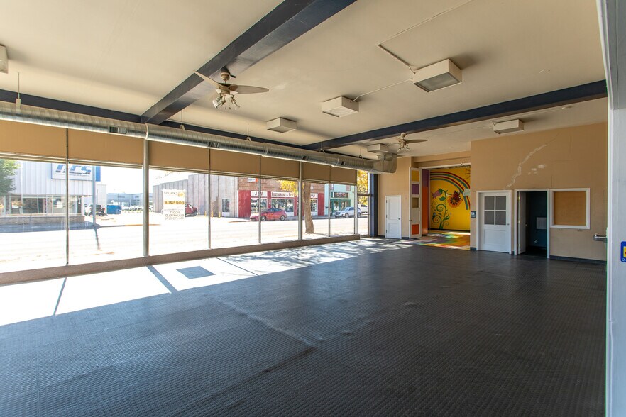 More Photos Of 815 N 1st Ave, Great Falls Auto Dealership For Sale