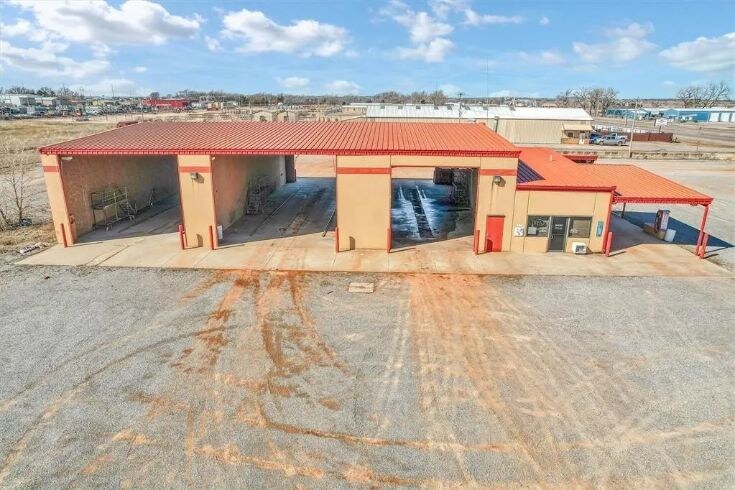 Primary Photo Of 3820 W 3rd St, Elk City Carwash For Sale
