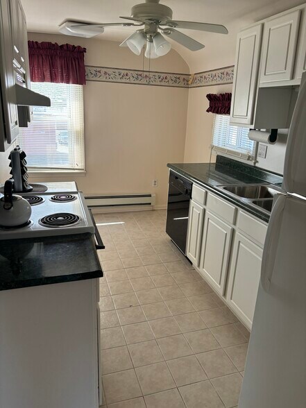 More Photos Of 2884 Fort St, Lincoln Park Office Residential For Sale