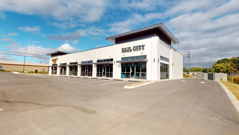 More Photos Of 106 Collier Rd, Clarksville Storefront Retail Office For Lease