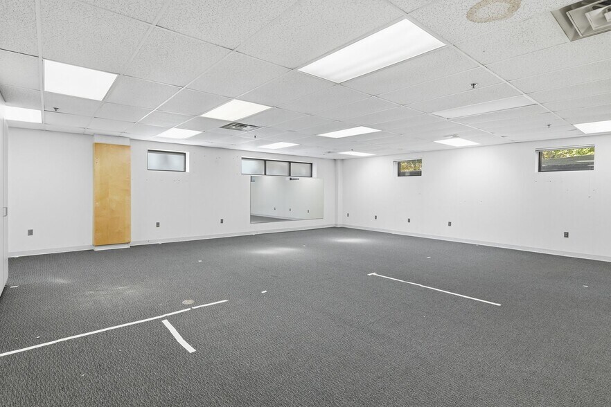 More Photos Of 294 N Main St, East Longmeadow Medical For Lease