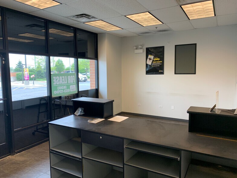More Photos Of 313 S Schmale Rd, Carol Stream Freestanding For Lease
