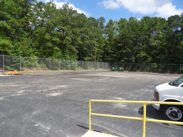 More Photos Of 504 Cumberland St, Fayetteville Light Distribution For Lease