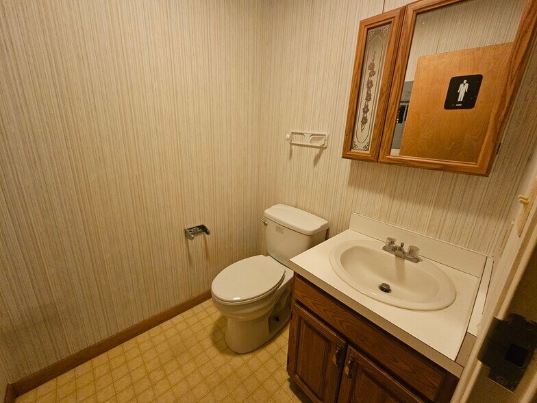 More Photos Of 1755 Meriden Waterbury Tpke, Plantsville Office Residential For Sale