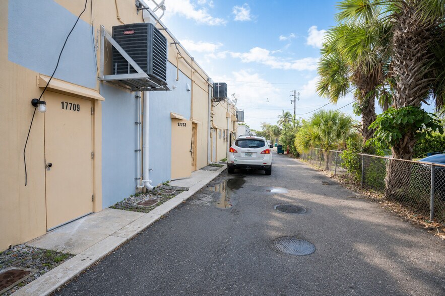 More Photos Of 17601 NW 78th Ave, Hialeah Unknown For Lease
