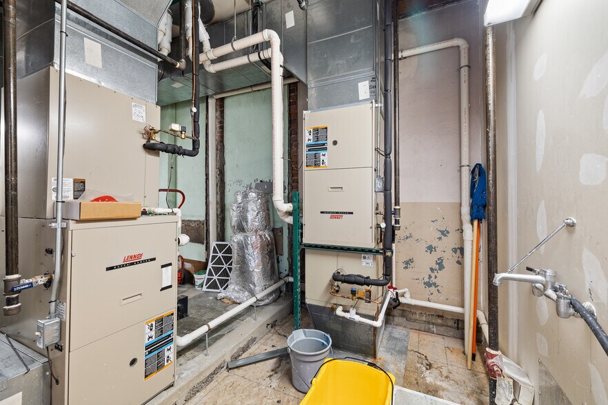 More Photos Of 40 W 4th St, Mansfield Storefront Retail Office For Lease