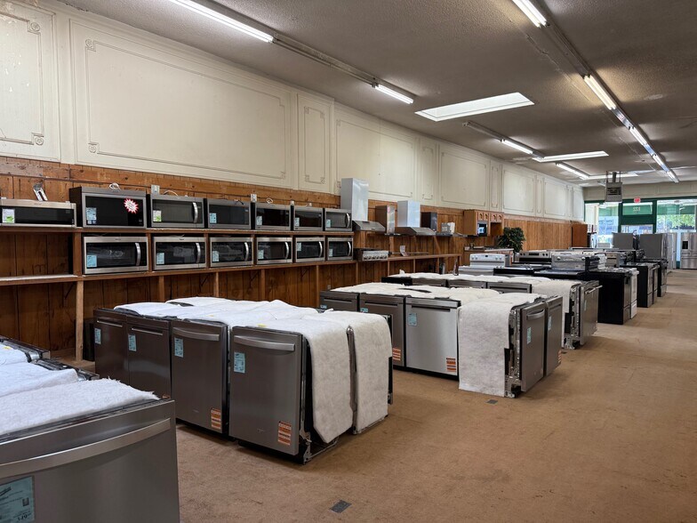 More Photos Of 122 W 7th St, Hanford Storefront Retail Office For Sale