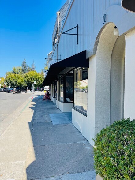 More Photos Of 3-11 Ross Cmn, Ross Storefront Retail Office For Lease