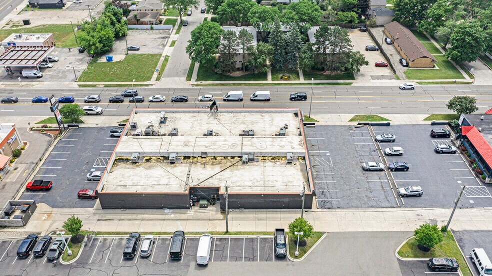 More Photos Of 1800 W 14 Mile Rd, Royal Oak Freestanding For Lease