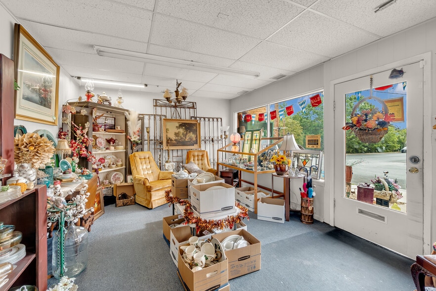 More Photos Of 112 N Orange St, Fredericksburg Storefront Retail Office For Sale