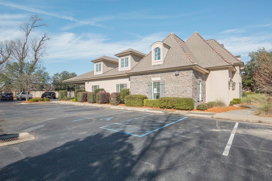 More Photos Of 2461 Tower Dr, Monroe Office For Lease