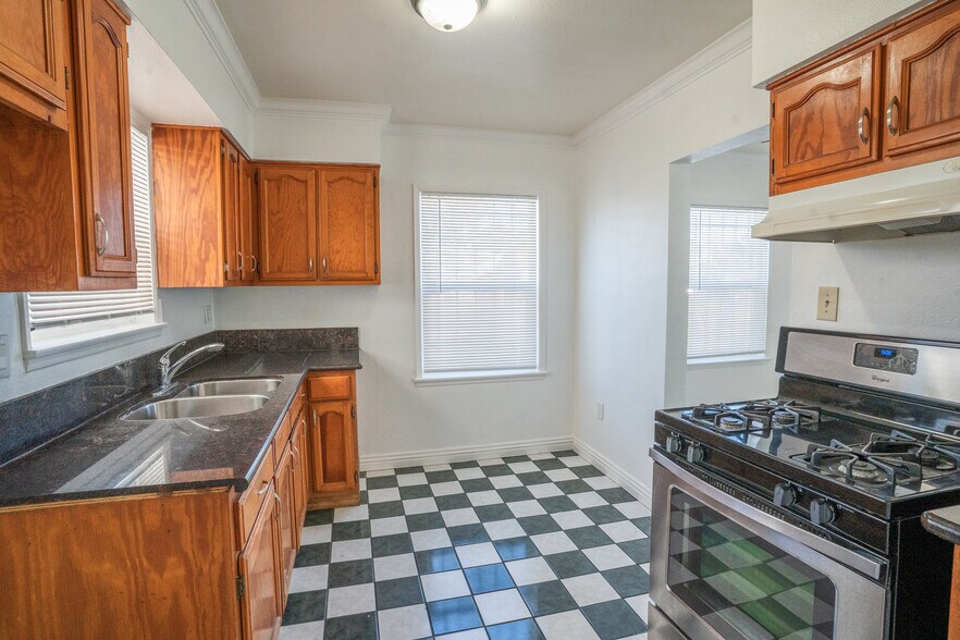 More Photos Of 242 E Del Amo Blvd, Long Beach Multifamily For Sale