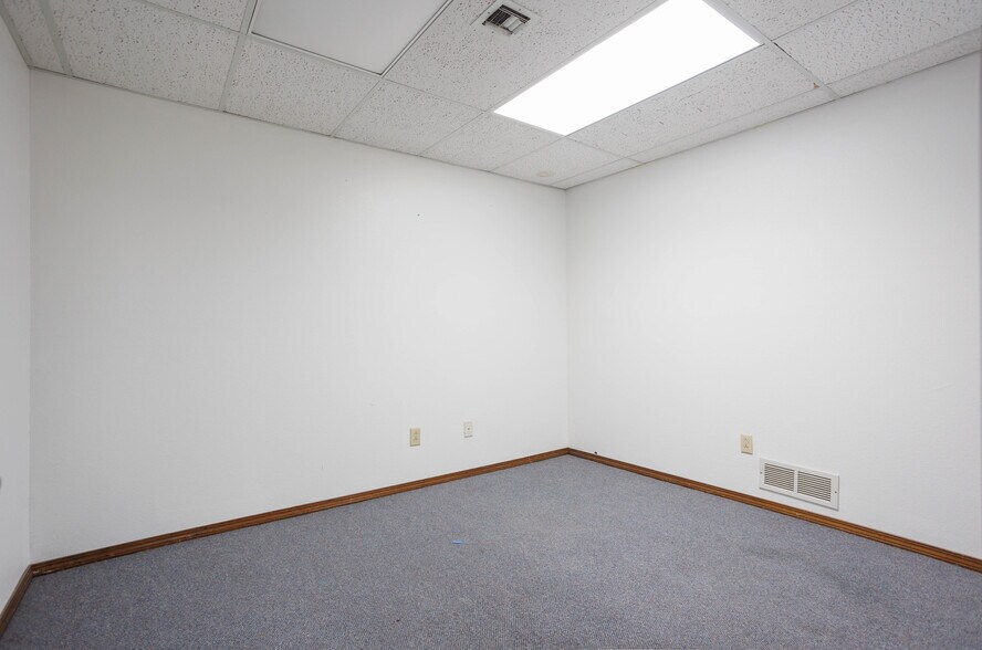 More Photos Of 100 N Fruitland St, Kennewick Office For Lease