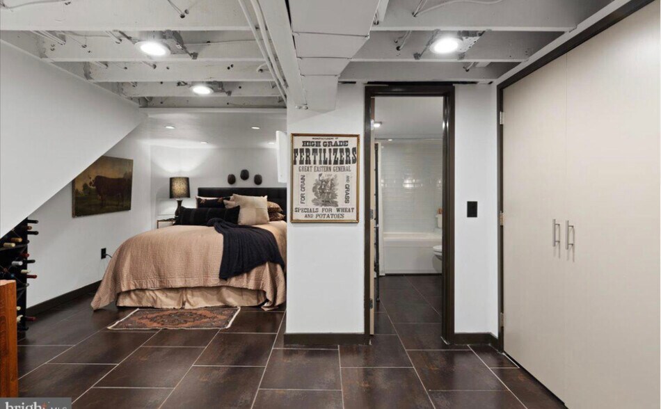 More Photos Of 5169 Macarthur Blvd NW, Washington Office Residential For Lease