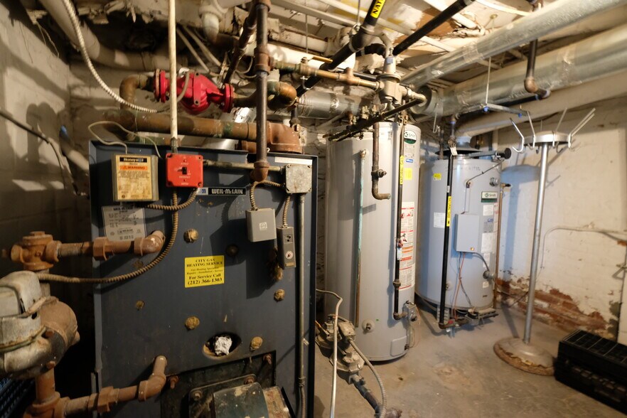 More Photos Of 358 W 23rd St, New York Multifamily For Sale