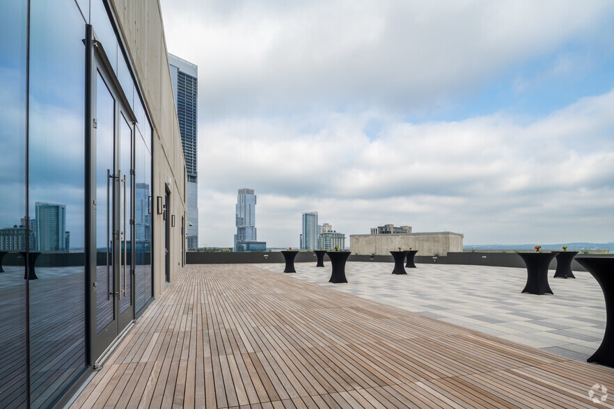 More Photos Of 203 W 10th St, Austin Office For Lease