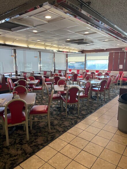 More Photos Of 543 32nd St, Union City Restaurant For Sale