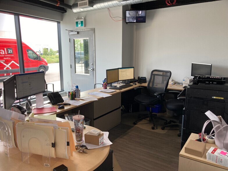 More Photos Of 800 Laurentian Dr, Burlington Warehouse For Sale