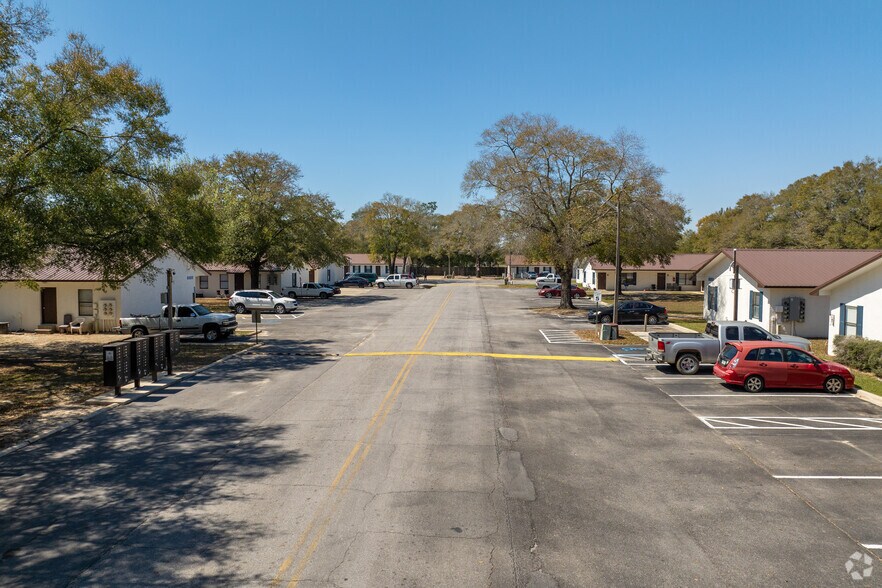 More Photos Of 125 N Davis Ln, Defuniak Springs Apartments For Sale