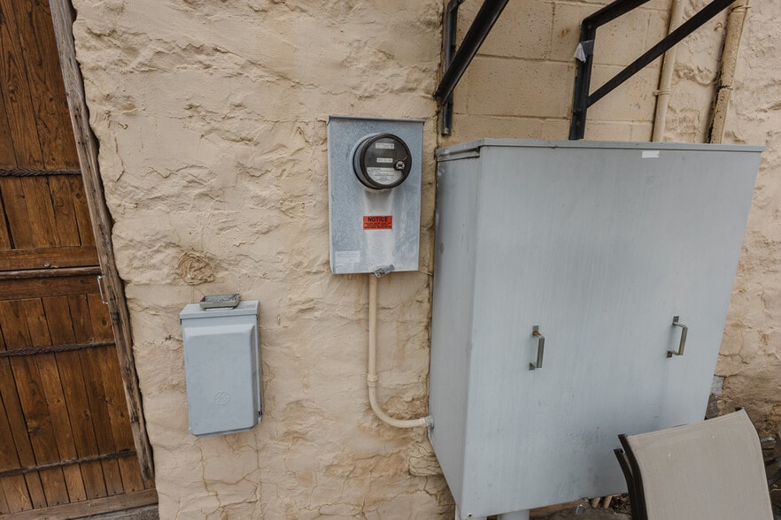 More Photos Of 830 N Kansas Ave, Topeka Bar For Sale