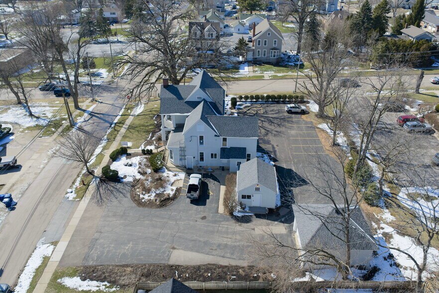 More Photos Of 303 N Main St, Elburn General Retail For Sale