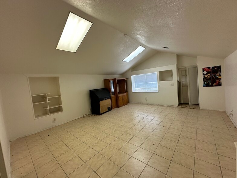 More Photos Of 6628 Crestway Dr, San Antonio Flex For Sale