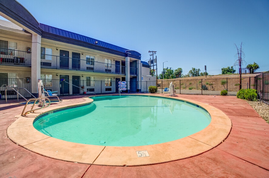 More Photos Of 2700 White Ln, Bakersfield Apartments For Sale