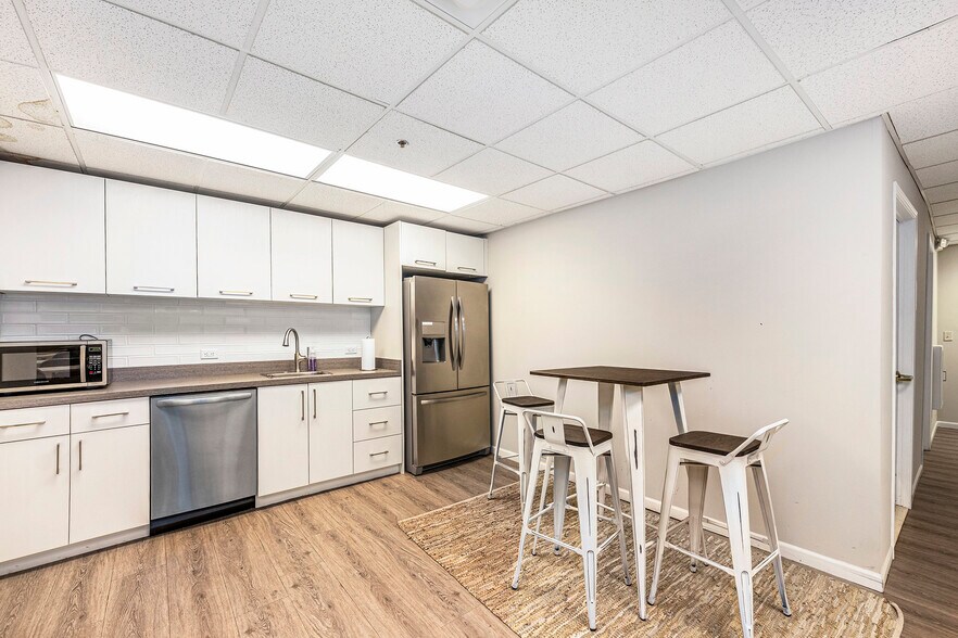 More Photos Of 47800 Gratiot Ave, Chesterfield Medical For Lease