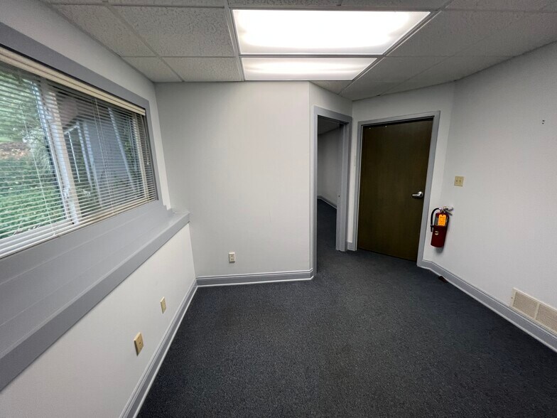 More Photos Of 4831 Darrow Rd, Stow Coworking Space