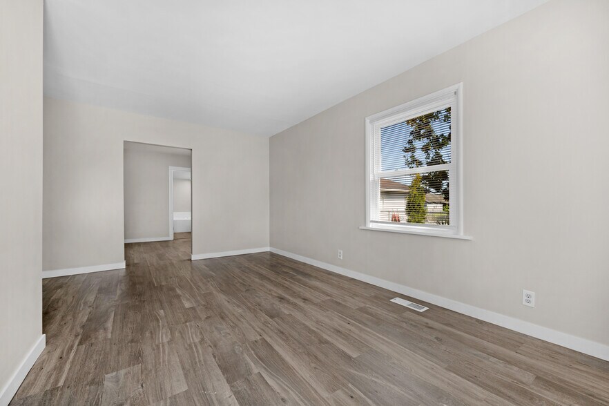 More Photos Of 1925 Lombard Ave, Everett Multifamily For Sale