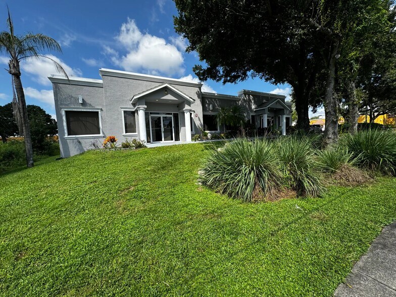 More Photos Of 3226 N Falkenburg Rd, Tampa Office For Sale