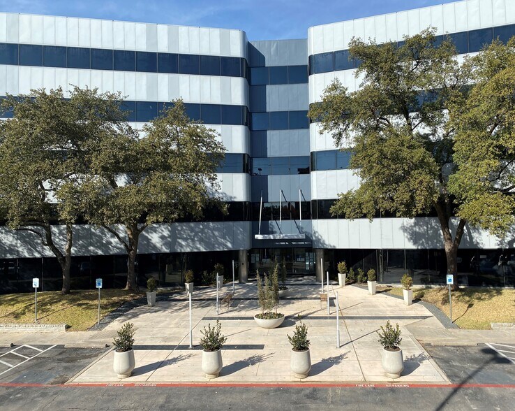 More Photos Of 15400 Knoll Trail Dr, Dallas Office For Lease
