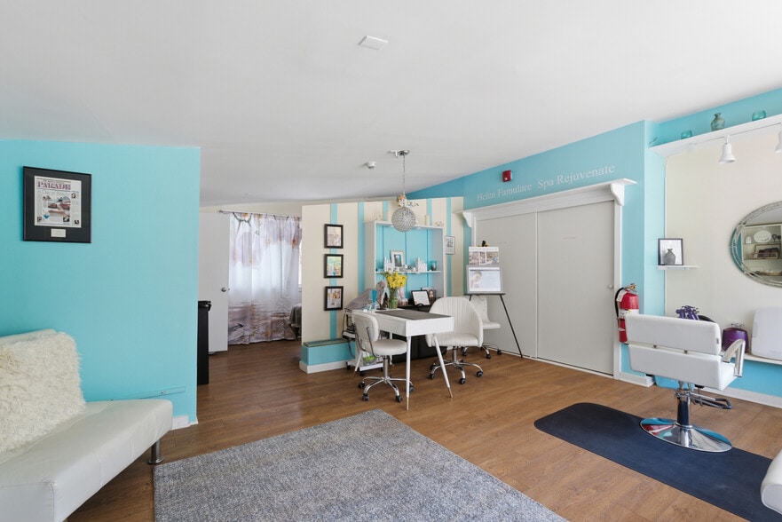 More Photos Of 40 Westchester Ave, Pound Ridge Freestanding For Sale